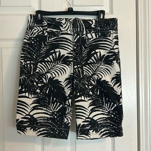 Old Navy Black and white Bermuda shorts!